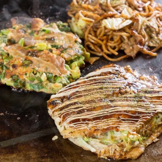 関西風、広島風など多彩なお好み焼きをご用意♪トッピングも充実