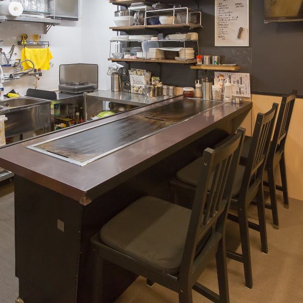 【どなた様も気軽に立ち寄りやすい雰囲気】お一人様も気兼ねなく過ごしやすい、カウンター席もご用意しております。立花駅から徒歩約11分の好立地♪お仕事帰りのお立ち寄りも大歓迎です！お得なボトルキープサービスもございますので、是非ご利用ください◎