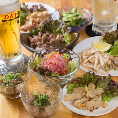 せせりや手羽先、焼きそばといったメニューも充実◎