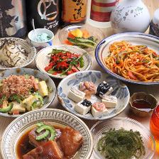 享用豐盛的沖繩料理6,000日圓（含稅）套餐+3小時無限暢飲島豆腐
