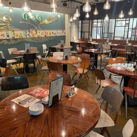 【원탁】즐거운 한때를 보내기 위해 딱 맞는 원탁 테이블석.주위의 동료와 얼굴을 맞대면서, 대화가 튀는 것 틀림없음!다양한 메뉴를 즐기면서 새로운 발견이 있을지도 모릅니다.