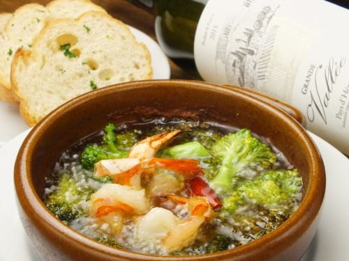 Perfect with wine★Ajillo with shrimp and seasonal vegetables