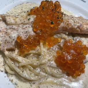 Cream pasta with salmon harasu and salmon roe