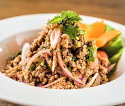 豚挽き肉のスパイシーサラダ