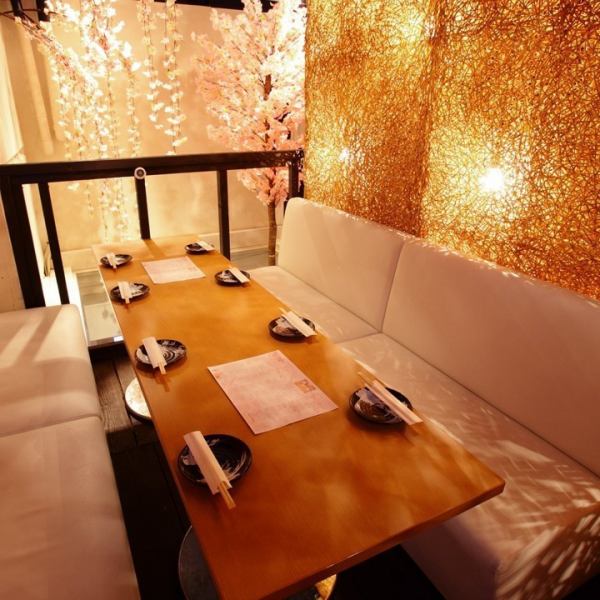 There are 40 private rooms created for each scene ♪ We have a variety of seats such as digging irons, sofas, and tatami mats ♪