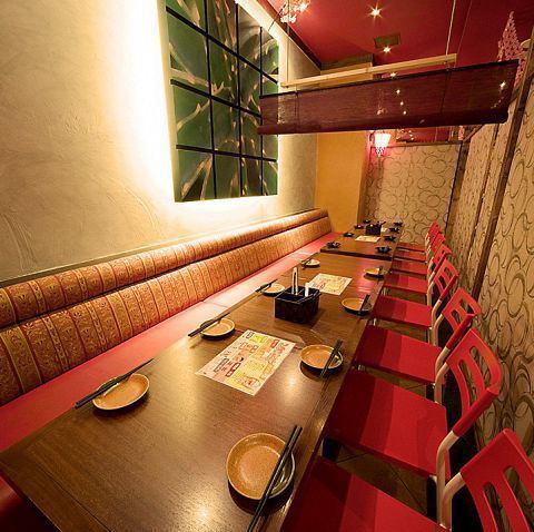 We have a variety of private rooms available for 2 people to groups!