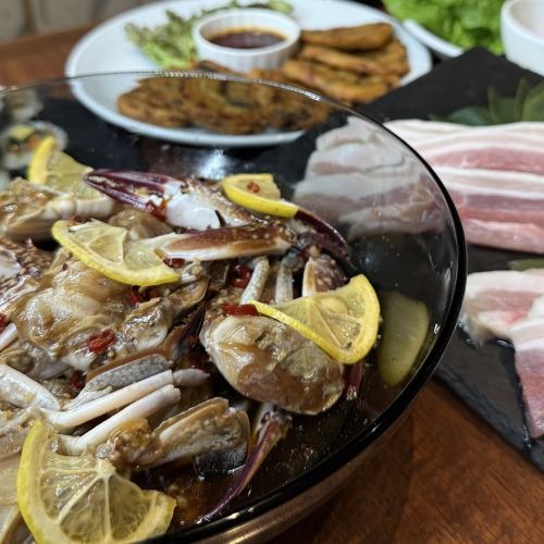 サムギョプサル、自家製カンジャンケジャン、韓国料理も食べ放題♪さらに飲み放題も付いた最強贅沢コース！