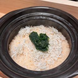 Earthenware pot rice (sakura shrimp or small fish with Japanese pepper)