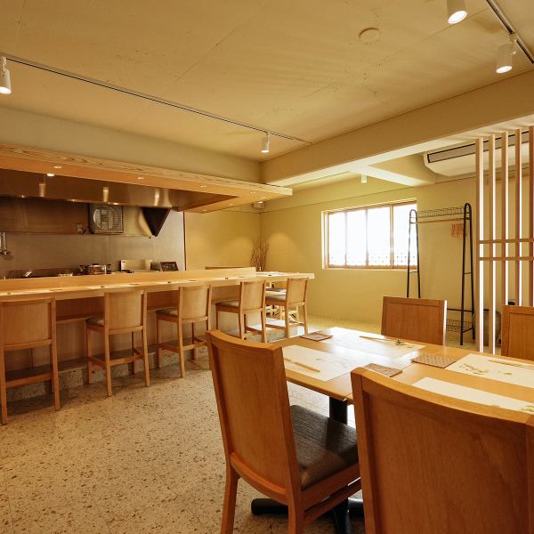 コース料理は、予算や利用シーンに合わせて内容のアレンジが可能。お祝いの席や接待、記念日などには、特別に仕入れた旬の高級食材を使った料理もご提供できます。アレルギーや苦手な食材への配慮はもちろん、「こんな料理が食べたい」といったご要望にも柔軟に対応。