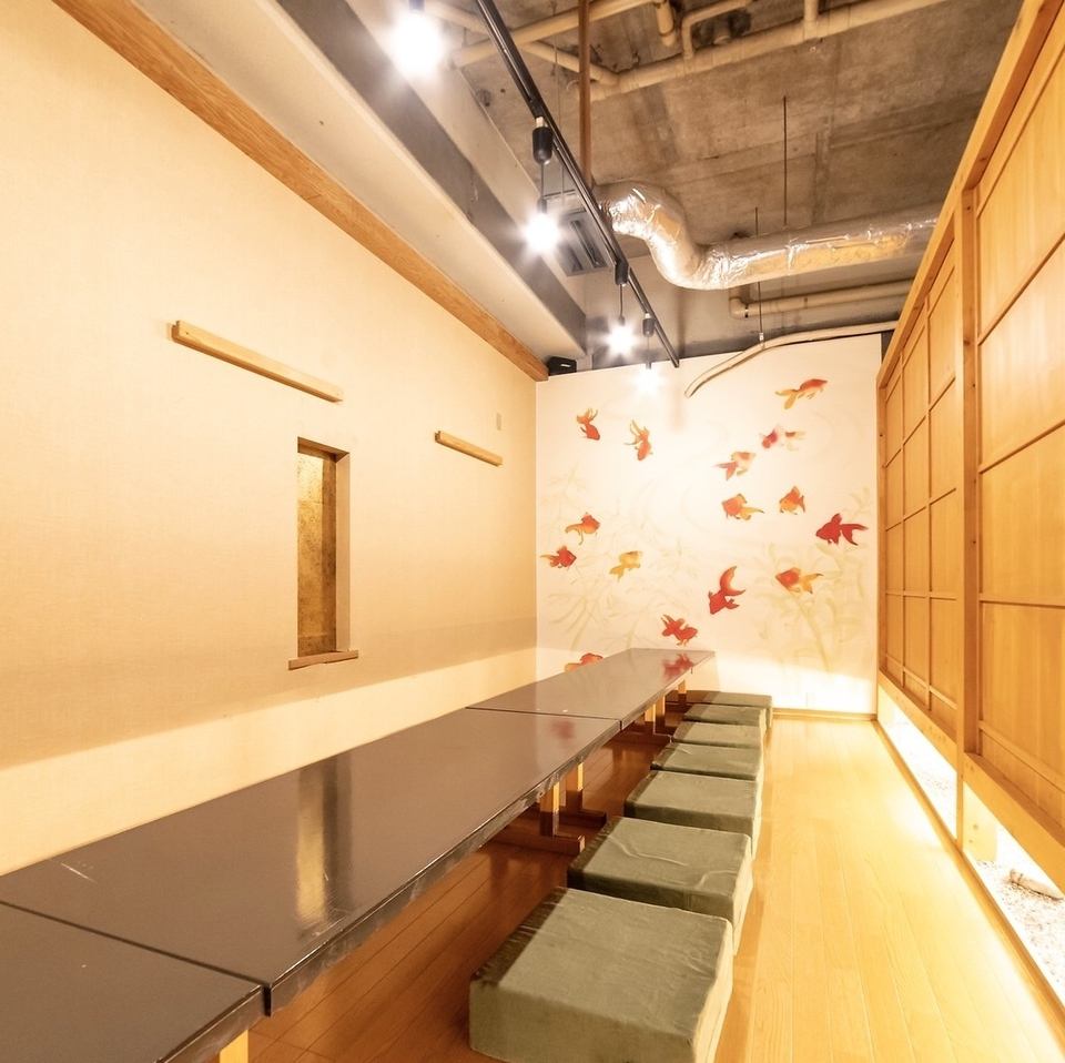 足が伸ばせて楽な掘りごたつ式のお席は完全個室となっております