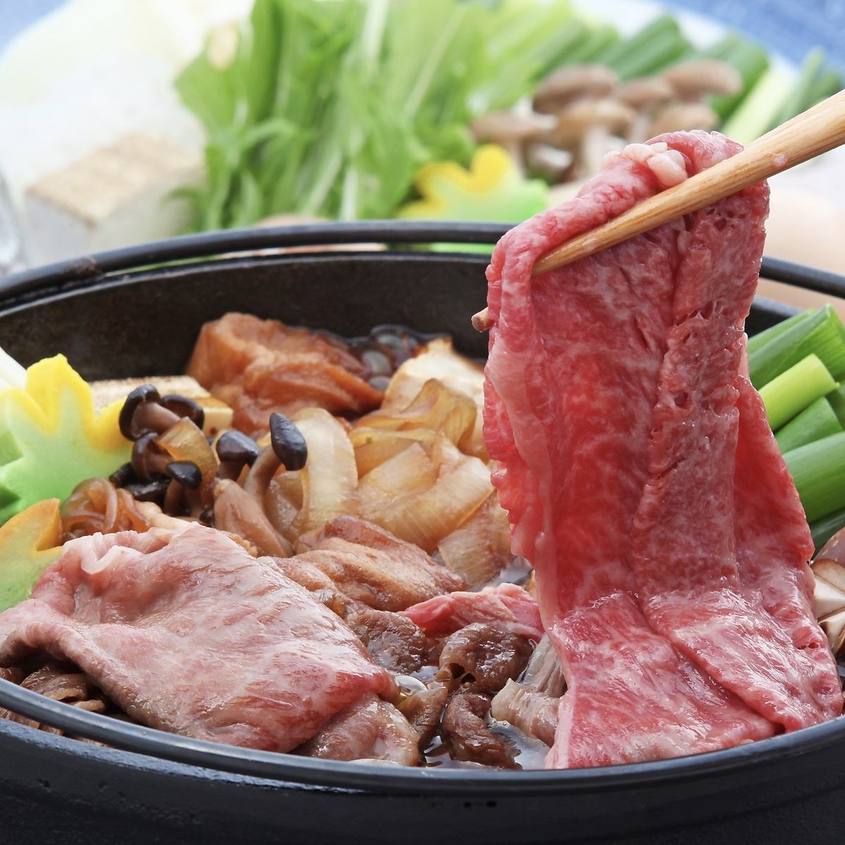 Sukiyaki and shabu-shabu where you can enjoy plenty of Uosho's specialty domestic beef ◎