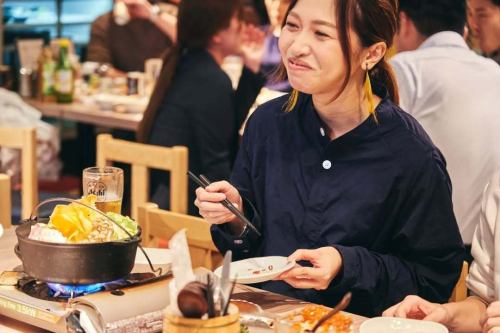原価で楽しめちゃう⁉️駅チカ、安い、旨いの三台要素が揃う👀
「ジョニーの原価酒場」　@johnnys1220

＼原価だから破格の安さ、そして旨いんです／
入店料1,850円（税込み）をお支払いいただければ、メニューはすべて"原価価格"でご提供します🤗

三田・田町店はいつでも気軽に立ち寄りやすい駅チカ🚃
【‼️当店の楽しみ方‼️】
原価酒場スタイルで来店されたら、まずは入店料1,850円をお支払いいただきます。
もしくは
入店料をお支払いいただかなくても入店いただけるシステムもご用意しております。
”通常単品価格”にて、原価酒場ならではの驚愕の価格で提供いたします。

・・・・以上。
これだけで楽しめます！！！ビアガーデンでも騒いでください笑

原価だけど料理に妥協はなし🥘
肉・魚！皆さんの食べたいフードメニューも当店で見つかります👍

そして、、、
ドリンクも激安❗️❗️❗️
超炭酸　ハイボールは66円🍻
ビールは自動販売サーバーを完備し、なんと❗️200円(ガチャガチャより安い❗️)でご提供。
お酒もただただ安いだけでなく、味と質を考えての幅広い品揃え。酔いすぎ注意です⚠️

開放感たっぷりの都会の夜景を楽しめるテラス席は1年中BBQが楽しめます🌃🍖
※春・夏・秋はビアガーデン🍺
ガーデンテラスで夜景を見ながら華やかなパーティーを楽しみませんか✨️

ご来店心よりお待ちしております🙇‍♂️🙇‍♀️
#田町ごはん
#白金高輪グルメ
#三田居酒屋
#白金高輪駅
#浜松町の居酒屋
#三田
#三田グルメ
#白金高輪
#三田ごはん
#浜松町居酒屋
#品川グルメ
#ジョニーの酒場