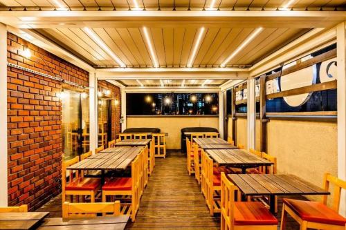 原価で楽しめちゃう⁉️駅チカ、安い、旨いの三台要素が揃う👀
「ジョニーの原価酒場」　@johnnys1220

＼原価だから破格の安さ、そして旨いんです／
入店料1,850円（税込み）をお支払いいただければ、メニューはすべて"原価価格"でご提供します🤗

三田・田町店はいつでも気軽に立ち寄りやすい駅チカ🚃
【‼️当店の楽しみ方‼️】
原価酒場スタイルで来店されたら、まずは入店料1,850円をお支払いいただきます。
もしくは
入店料をお支払いいただかなくても入店いただけるシステムもご用意しております。
”通常単品価格”にて、原価酒場ならではの驚愕の価格で提供いたします。

・・・・以上。
これだけで楽しめます！！！ビアガーデンでも騒いでください笑

原価だけど料理に妥協はなし🥘
肉・魚！皆さんの食べたいフードメニューも当店で見つかります👍

そして、、、
ドリンクも激安❗️❗️❗️
超炭酸　ハイボールは66円🍻
ビールは自動販売サーバーを完備し、なんと❗️200円(ガチャガチャより安い❗️)でご提供。
お酒もただただ安いだけでなく、味と質を考えての幅広い品揃え。酔いすぎ注意です⚠️

開放感たっぷりの都会の夜景を楽しめるテラス席は1年中BBQが楽しめます🌃🍖
※春・夏・秋はビアガーデン🍺
ガーデンテラスで夜景を見ながら華やかなパーティーを楽しみませんか✨️

ご来店心よりお待ちしております🙇‍♂️🙇‍♀️
#白金高輪駅
#三田ごはん
#ジョニーの酒場
#泉岳寺居酒屋
#白金高輪
#浜松町ごはん
#浜松町居酒屋