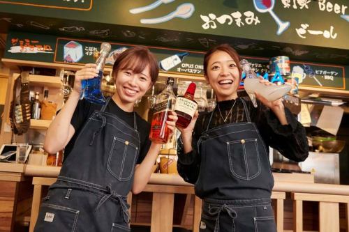 原価で楽しめちゃう⁉️駅チカ、安い、旨いの三台要素が揃う👀
「ジョニーの原価酒場」　@johnnys1220

＼原価だから破格の安さ、そして旨いんです／
入店料1,850円（税込み）をお支払いいただければ、メニューはすべて"原価価格"でご提供します🤗

三田・田町店はいつでも気軽に立ち寄りやすい駅チカ🚃
【‼️当店の楽しみ方‼️】
原価酒場スタイルで来店されたら、まずは入店料1,850円をお支払いいただきます。
もしくは
入店料をお支払いいただかなくても入店いただけるシステムもご用意しております。
”通常単品価格”にて、原価酒場ならではの驚愕の価格で提供いたします。

・・・・以上。
これだけで楽しめます！！！ビアガーデンでも騒いでください笑

原価だけど料理に妥協はなし🥘
肉・魚！皆さんの食べたいフードメニューも当店で見つかります👍

そして、、、
ドリンクも激安❗️❗️❗️
超炭酸　ハイボールは66円🍻
ビールは自動販売サーバーを完備し、なんと❗️200円(ガチャガチャより安い❗️)でご提供。
お酒もただただ安いだけでなく、味と質を考えての幅広い品揃え。酔いすぎ注意です⚠️

開放感たっぷりの都会の夜景を楽しめるテラス席は1年中BBQが楽しめます🌃🍖
※春・夏・秋はビアガーデン🍺
ガーデンテラスで夜景を見ながら華やかなパーティーを楽しみませんか✨️

ご来店心よりお待ちしております🙇‍♂️🙇‍♀️
#田町ごはん
#田町グルメ
#白金高輪ディナー
#三田ぐるめ
#白金高輪駅
#三田
#三田居酒屋
#浜松町の居酒屋
#田町駅
#田町ぐるめ