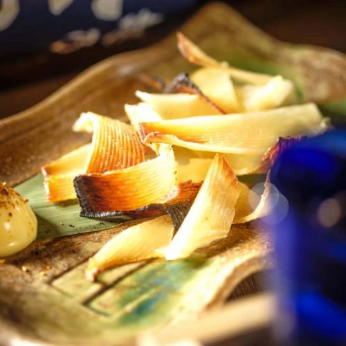 原価で楽しめちゃう⁉️駅チカ、安い、旨いの三台要素が揃う👀
「ジョニーの原価酒場」　@johnnys1220

＼原価だから破格の安さ、そして旨いんです／
入店料1,850円（税込み）をお支払いいただければ、メニューはすべて"原価価格"でご提供します🤗

三田・田町店はいつでも気軽に立ち寄りやすい駅チカ🚃
【‼️当店の楽しみ方‼️】
原価酒場スタイルで来店されたら、まずは入店料1,850円をお支払いいただきます。
もしくは
入店料をお支払いいただかなくても入店いただけるシステムもご用意しております。
”通常単品価格”にて、原価酒場ならではの驚愕の価格で提供いたします。

・・・・以上。
これだけで楽しめます！！！ビアガーデンでも騒いでください笑

原価だけど料理に妥協はなし🥘
肉・魚！皆さんの食べたいフードメニューも当店で見つかります👍

そして、、、
ドリンクも激安❗️❗️❗️
超炭酸　ハイボールは66円🍻
ビールは自動販売サーバーを完備し、なんと❗️200円(ガチャガチャより安い❗️)でご提供。
お酒もただただ安いだけでなく、味と質を考えての幅広い品揃え。酔いすぎ注意です⚠️

開放感たっぷりの都会の夜景を楽しめるテラス席は1年中BBQが楽しめます🌃🍖
※春・夏・秋はビアガーデン🍺
ガーデンテラスで夜景を見ながら華やかなパーティーを楽しみませんか✨️

ご来店心よりお待ちしております🙇‍♂️🙇‍♀️
#浜松町居酒屋
#田町ご飯
#ジョニーの酒場
#三田居酒屋
#田町ディナー
#白金高輪
#品川ディナー
#白金高輪駅
#浜松町ごはん
#三田グルメ
#浜松町グルメ
#田町グルメ
#泉岳寺