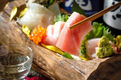 原価で楽しめちゃう⁉️駅チカ、安い、旨いの三台要素が揃う👀
「ジョニーの原価酒場」　@johnnys1220

＼原価だから破格の安さ、そして旨いんです／
入店料1,850円（税込み）をお支払いいただければ、メニューはすべて"原価価格"でご提供します🤗

三田・田町店はいつでも気軽に立ち寄りやすい駅チカ🚃
【‼️当店の楽しみ方‼️】
原価酒場スタイルで来店されたら、まずは入店料1,850円をお支払いいただきます。
もしくは
入店料をお支払いいただかなくても入店いただけるシステムもご用意しております。
”通常単品価格”にて、原価酒場ならではの驚愕の価格で提供いたします。

・・・・以上。
これだけで楽しめます！！！ビアガーデンでも騒いでください笑

原価だけど料理に妥協はなし🥘
肉・魚！皆さんの食べたいフードメニューも当店で見つかります👍

そして、、、
ドリンクも激安❗️❗️❗️
超炭酸　ハイボールは66円🍻
ビールは自動販売サーバーを完備し、なんと❗️200円(ガチャガチャより安い❗️)でご提供。
お酒もただただ安いだけでなく、味と質を考えての幅広い品揃え。酔いすぎ注意です⚠️

開放感たっぷりの都会の夜景を楽しめるテラス席は1年中BBQが楽しめます🌃🍖
※春・夏・秋はビアガーデン🍺
ガーデンテラスで夜景を見ながら華やかなパーティーを楽しみませんか✨️

ご来店心よりお待ちしております🙇‍♂️🙇‍♀️

#ジョニーの酒場
#田町ごはん
#田町グルメ
#三田
#三田駅
#白金高輪
#白金高輪ディナー
#浜松町居酒屋
#浜松町ごはん
#泉岳寺