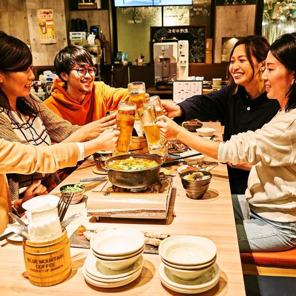 【室内座位同样时尚雅致,氛围极佳!】餐厅内共有40个座位!其中30个为餐桌,12个为吧台。通风良好,避免拥挤,让您尽享用餐乐趣。Johnny推荐午餐时段举办私人聚会,这样既能保证通风,又能避免人流拥挤!想要享受温暖舒适的午餐,不妨打开露台门,确保空气流通!