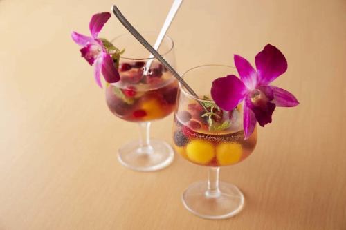 原価で楽しめちゃう⁉️駅チカ、安い、旨いの三台要素が揃う👀
「ジョニーの原価酒場」 @johnnys1220
\原価だから破格の安さ、そして旨いんです/
入店料1,850円(税込み)をお支払いいただければ、メニューはすべて"原価価格"でご提供します🤗
三田・田町店はいつでも気軽に立ち寄りやすい駅チカ🚃
【‼️当店の楽しみ方‼️】
原価酒場スタイルで来店されたら、まずは入店料1,850円をお支払いいただきます。
もしくは
入店料をお支払いいただかなくても入店いただけるシステムもご用意しております。
”通常単品価格”にて、原価酒場ならではの驚愕の価格で提供いたします。
・・・・以上。
これだけで楽しめます!!!ビアガーデンでも騒いでください笑
原価だけど料理に妥協はなし🥘
肉・魚!皆さんの食べたいフードメニューも当店で見つかります👍
そして、、、
ドリンクも激安❗️❗️❗️
超炭酸 ハイボールは66円🍻
ビールは自動販売サーバーを完備し、なんと❗️200円(ガチャガチャより安い❗️)でご提供。
お酒もただただ安いだけでなく、味と質を考えての幅広い品揃え。酔いすぎ注意です⚠️
開放感たっぷりの都会の夜景を楽しめるテラス席は1年中BBQが楽しめます🌃🍖
※春・夏・秋はビアガーデン🍺
ガーデンテラスで夜景を見ながら華やかなパーティーを楽しみませんか✨️
ご来店心よりお待ちしております🙇♂️🙇♀️
#田町ぐるめ
#品川ディナー
#浜松町の居酒屋
#ジョニーの酒場
#白金高輪グルメ
#泉岳寺
#田町
#白金高輪ディナー
#田町駅
#田町居酒屋
#三田駅
#泉岳寺駅
#白金高輪