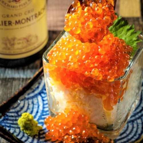 Specialty! Hokkai salmon roe pickled in soy sauce, salmon roe bukkake rice ball, spilled salmon roe bowl