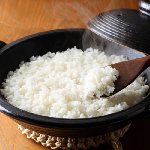 We cook rice brand rice which we ordered from all over the country with a pot