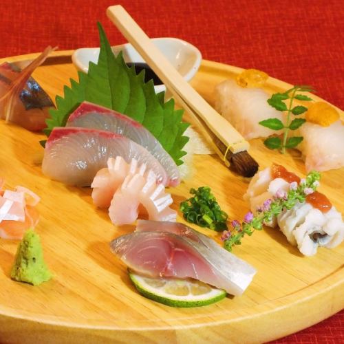 その日の旬な鮮魚をお楽しみ頂きたいので、内容は別紙おすすめ書きに記載しております