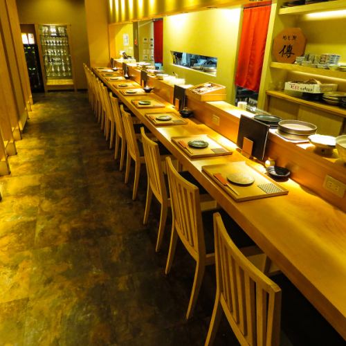 室内装潢以木质元素为主,营造出宁静的氛围。