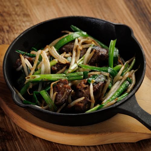 鶏レバーの鉄板レバニラ炒め