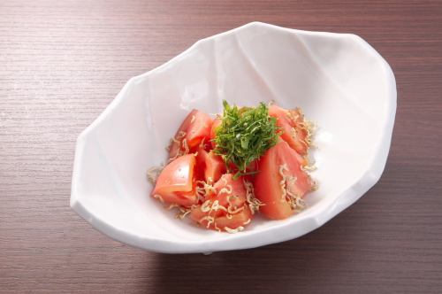 Toyohashi perilla leaves and crispy tomato salad