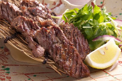 Thick-sliced beef tongue grilled with black pepper