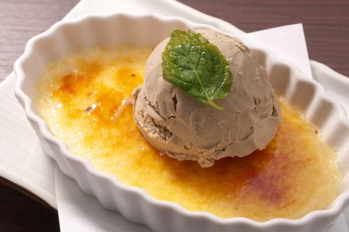Creme brulee ~ served with hojicha ice cream ~