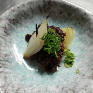 ほろほろ牛タンの甘辛味噌　～とろっと煮込んだ玉ねぎとともに～