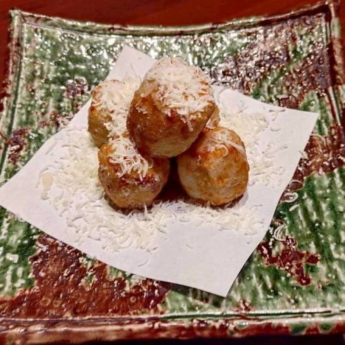 里芋の唐揚げ　～パルミジャーノ・レッジャーノがけ～