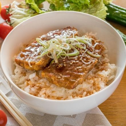 牛かつソース丼