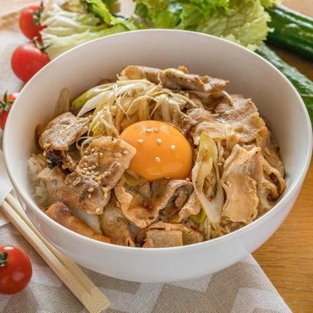 Pork stamina bowl (ontama)