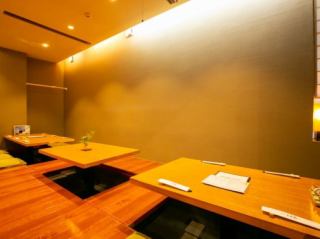 You can relax in the digging Japanese-style room in the back.For family meals and various banquets