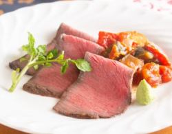 "Roast beef of Kazusa Japanese beef" that traps gravy with delicate temperature control