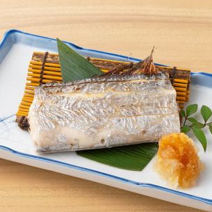 Grilled hairtail fish with grated yuzu