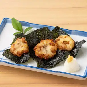 Natto (fermented soybeans) and Isobe-age (deep-fried seaweed wrapped in seaweed)