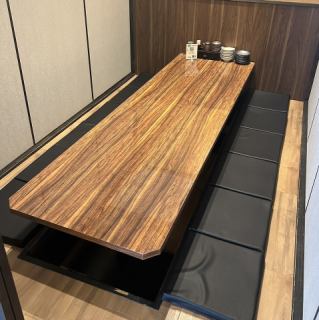 4～8名様向け◎落ち着きある掘りごたつの個室席はプライベート空間となっておりますので、周囲を気にすることなく宴会、お食事をお楽しみ頂けます。お席、プランなどのご相談もお気軽にお問い合わせください。