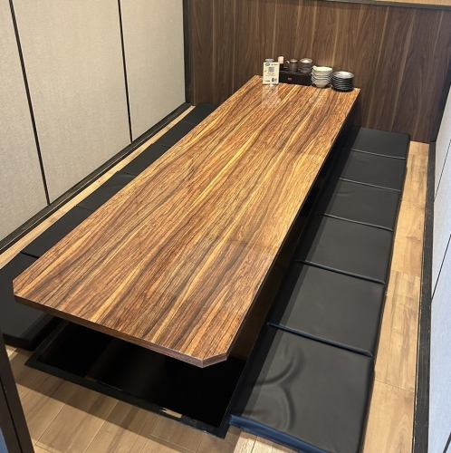 4～8名様向け◎落ち着きある掘りごたつの個室席はプライベート空間となっておりますので、周囲を気にすることなく宴会、お食事をお楽しみ頂けます。お席、プランなどのご相談もお気軽にお問い合わせください。