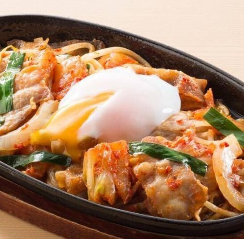 鉄板豚玉キムチ炒め