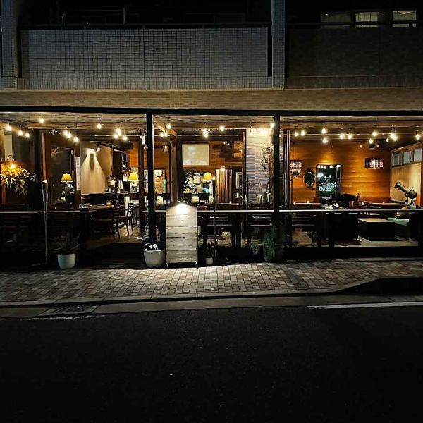 The stylish appearance of the West Coast style with a wooden deck with terrace seats ♪ The terrace is OK for dogs (dogs)! We have a wide selection of alcohol menus, and you can use it as a beer terrace in the summer ♪