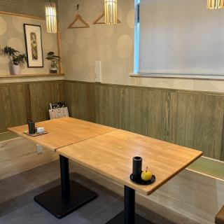 Table seats.Up to 8 people