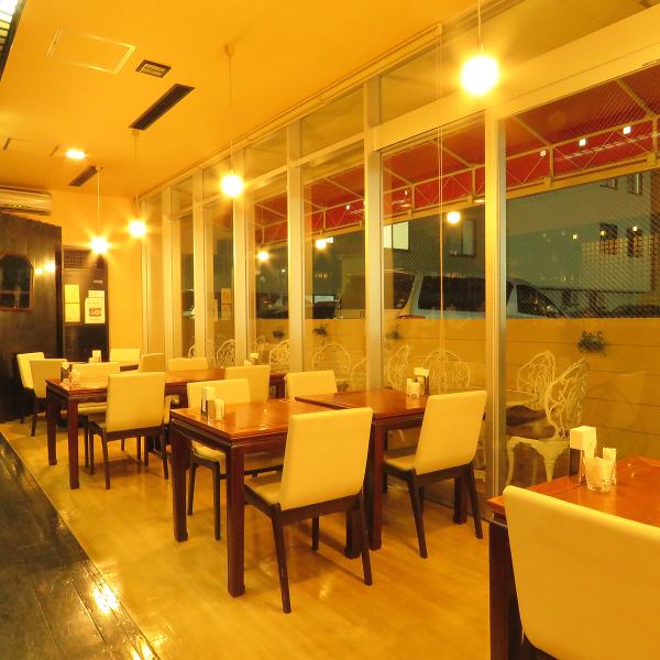 Restaurant in the hotel.You can spend a relaxing time in calm lighting.Not only dates with important people, but also meals between friends and use of banquet scenes ☆ (Sawaddy / banquet / counter / Thai food / girls' association / Tom Yum Goong / Pakchi / fresh spring roll / Gapao rice )