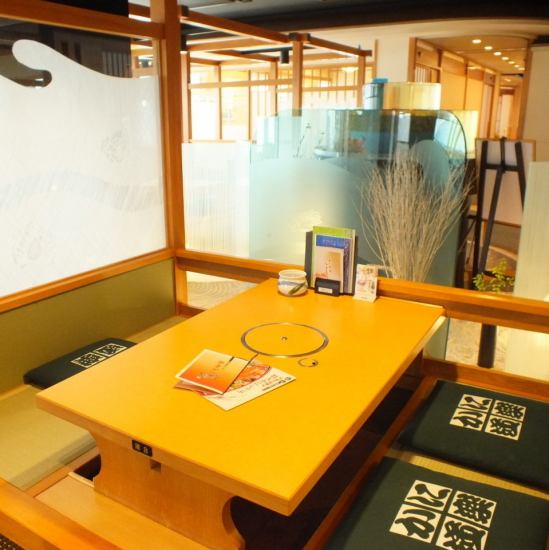 Banquets can be held for up to 32 people.Hori-kotatsu and table seats are available.
