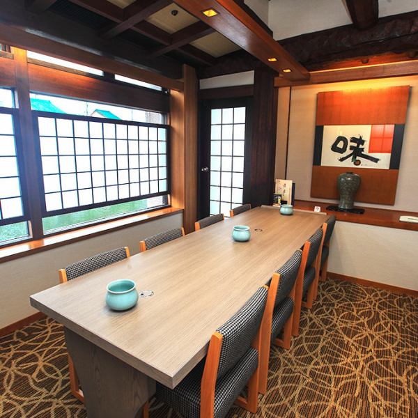 For entertaining, dining, and family gatherings ... Table seats with excellent atmosphere.Popular with company banquets and families! Fully private room for up to 8 people with relaxing table seats ♪