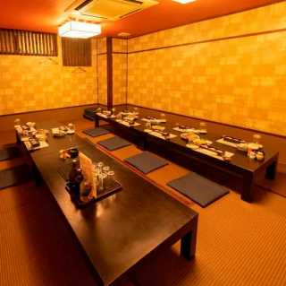 座敷個室は同僚との同期会や会社宴会などにおススメです。大人数での飲み会に是非ご利用ください。