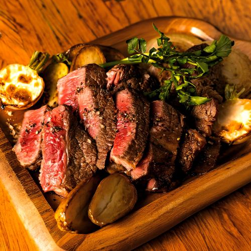 【距離四谷站1分鐘】入口即化的特製烤牛肉！在肉吧享受奢華的時刻。