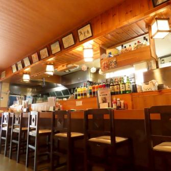 お一人様歓迎♪カウンター席は店長とのおしゃべりもはずみ、楽しい時間を過ごすことができます。ゆったり飲みたい時も誰かと飲みたい時も気軽に利用できる雰囲気が魅力的◎ついつい長居したくなる落ち着いたお店です。美味しい料理を楽しみながら、心地よい時間をお過ごしください！お酒の種類も豊富にご用意してます！