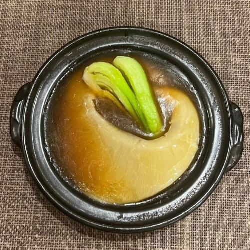 Simmered boiled shark's fin